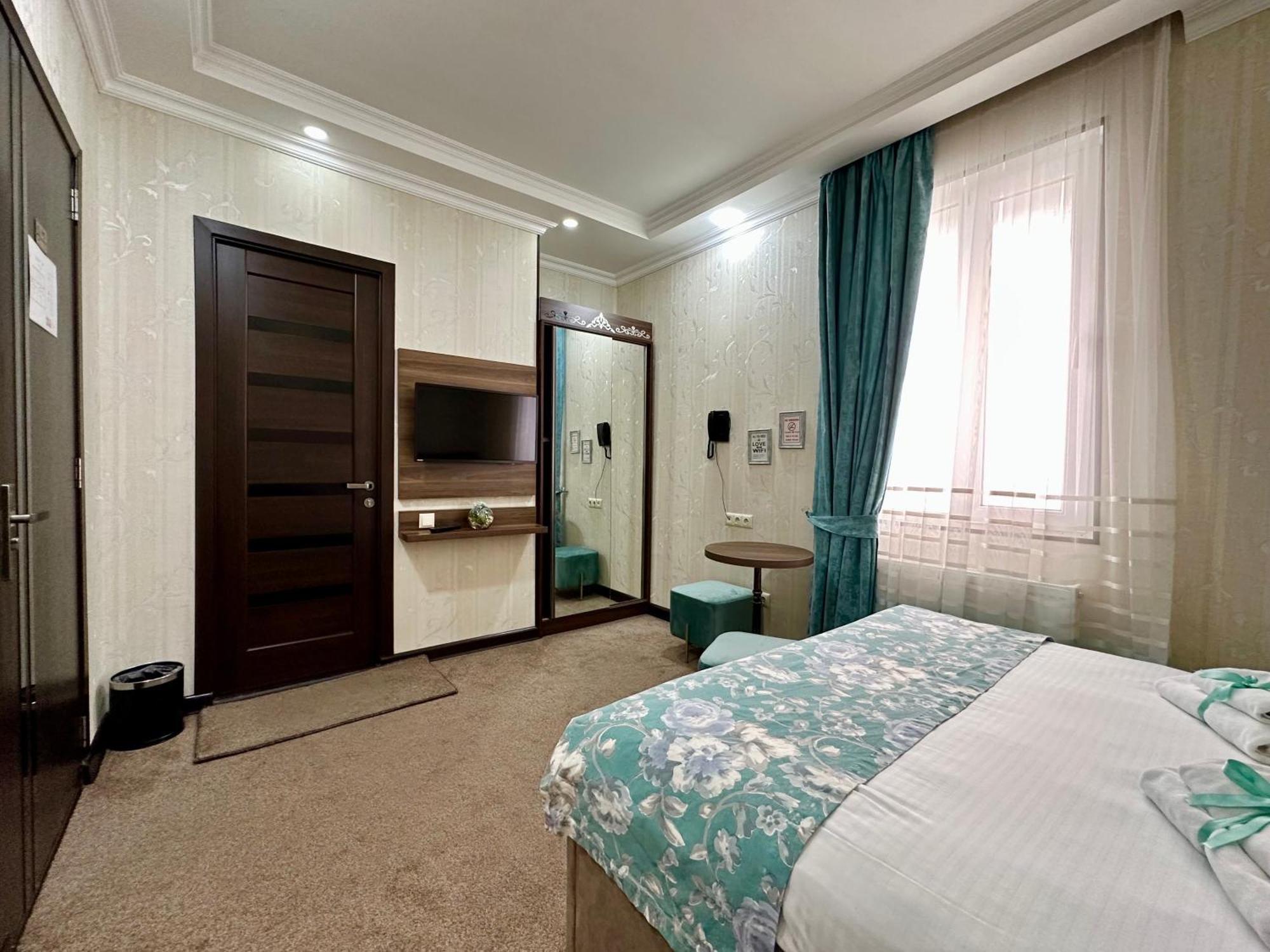 Hotel Park Batumi Exterior photo