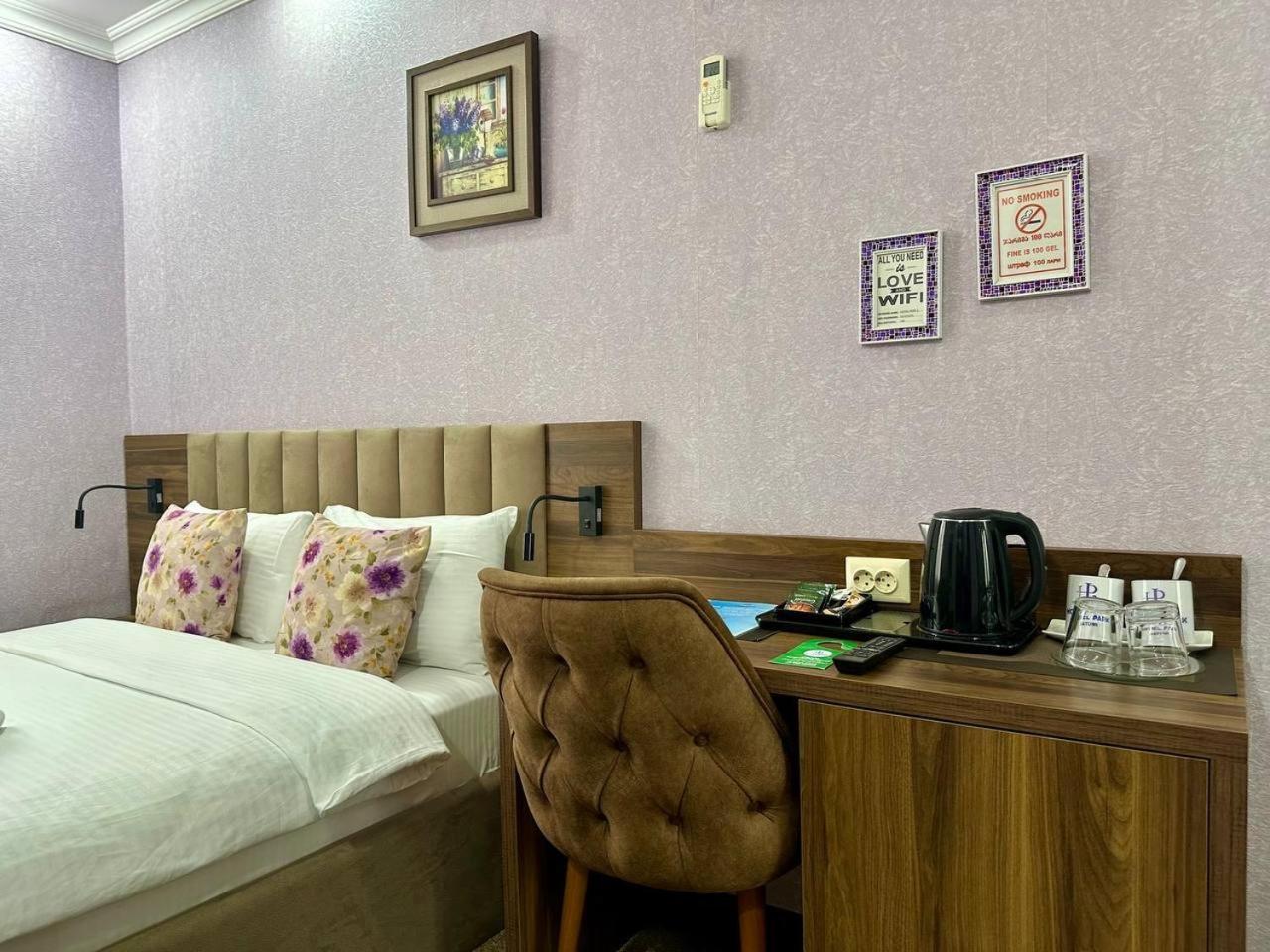 Hotel Park Batumi Exterior photo